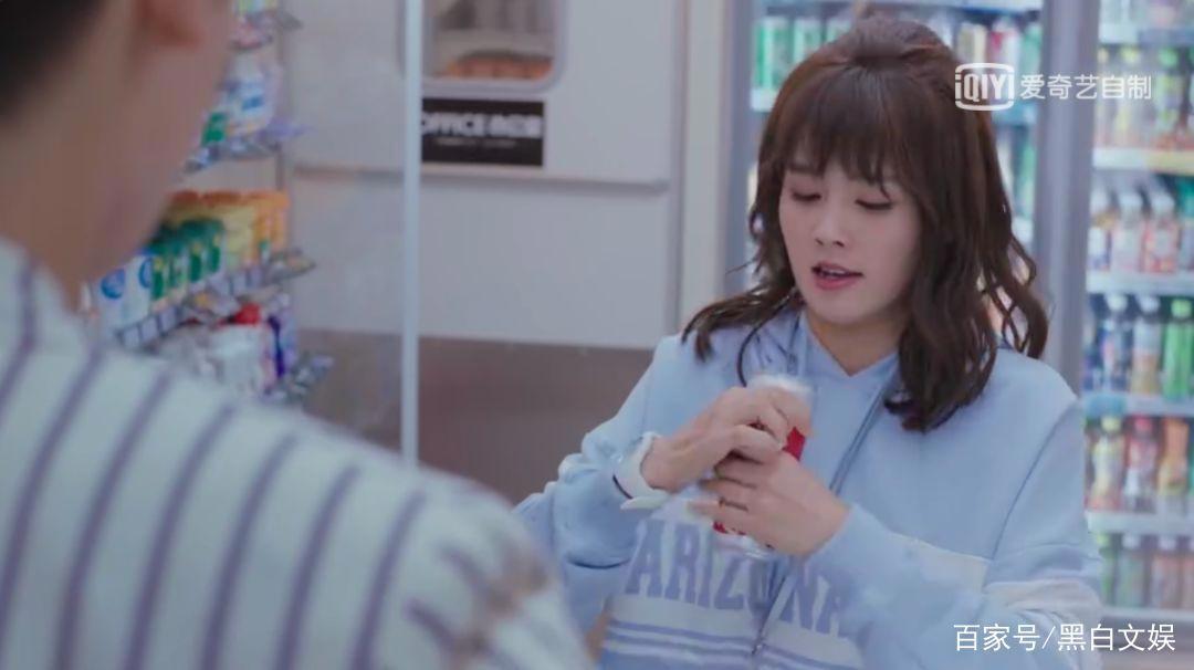 《世界欠我一个初恋》：男主吃醋女主社畜，这部甜宠剧真是不一样