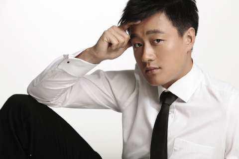 娱乐圈霸屏已婚男，论男人魅力文章垫底，靳东第二，第一魅力无限