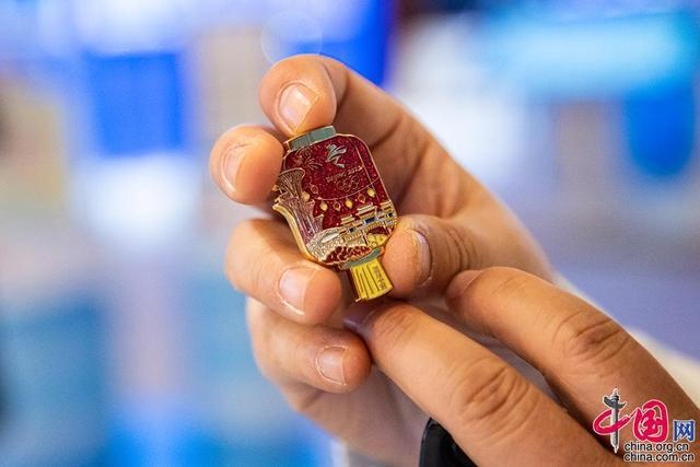 从中国式浪漫到双奥之城魅力小小徽章见证奥运情怀