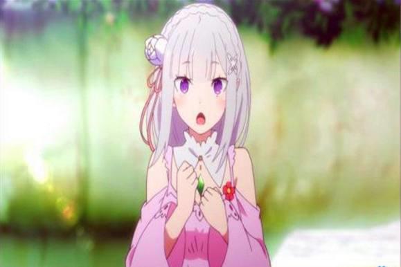 这是一部异世界的动漫，却不是单纯的打怪升级，更多的偏向感情戏