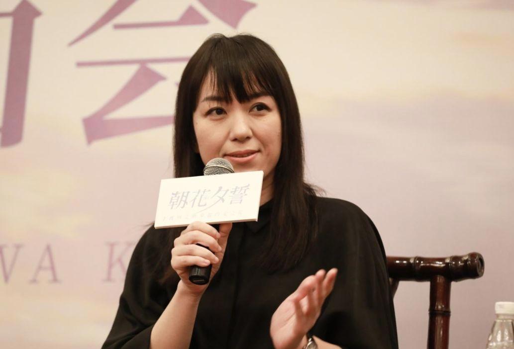 冈妈新作又来了，《想哭的我戴上了猫的面具》，吸猫也能找到老婆