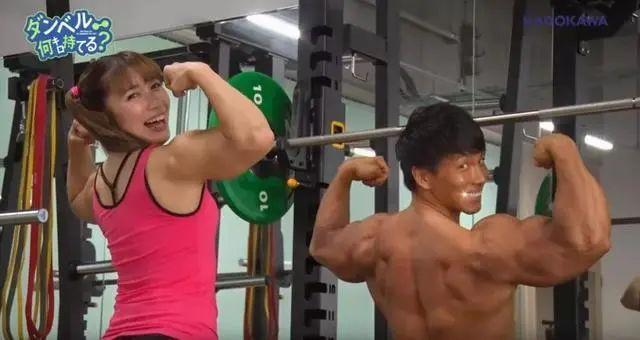 《健身少女》真人MV油管播放量破亿，女主饰演者如今已成筋肉人