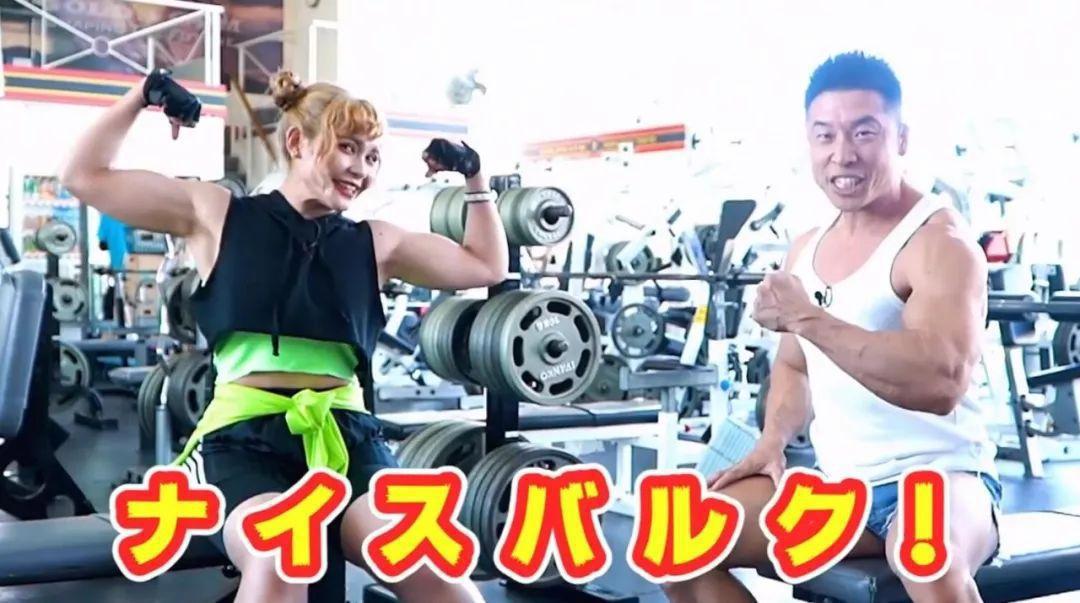 健身少女与拳愿阿修罗联动，导演和原作者比拼谁是真正猛男