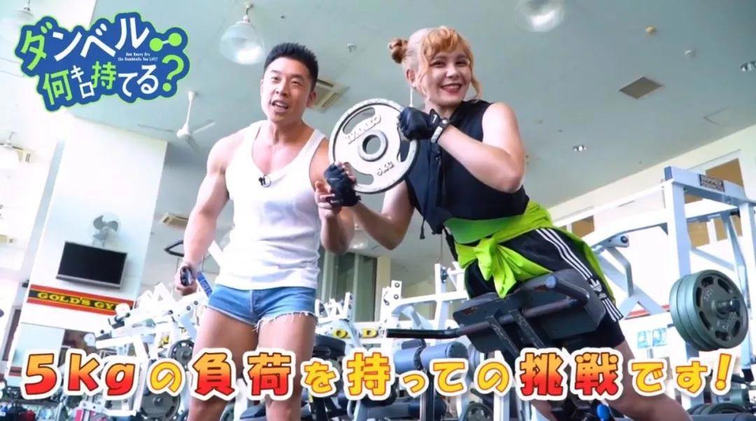 因为健身少女而走红的声优，没想到肌肉比自己配的角色还猛