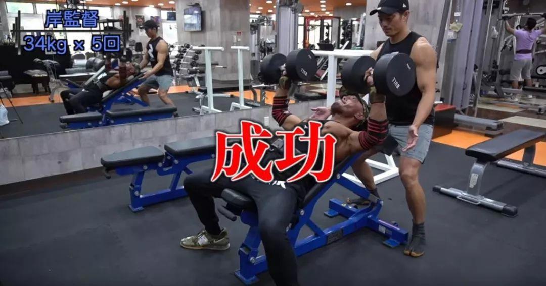 健身少女与拳愿阿修罗联动，导演和原作者比拼谁是真正猛男