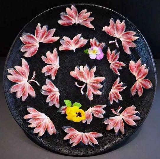 别人家的老爸！他用生鱼片给家人拼出绝美摆盘，网友羡慕不已