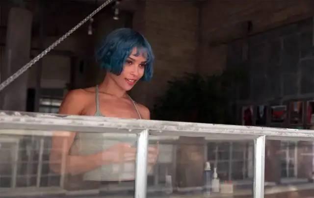 《新蝙蝠侠》上映前，先看“猫女”如何为爱鼓掌