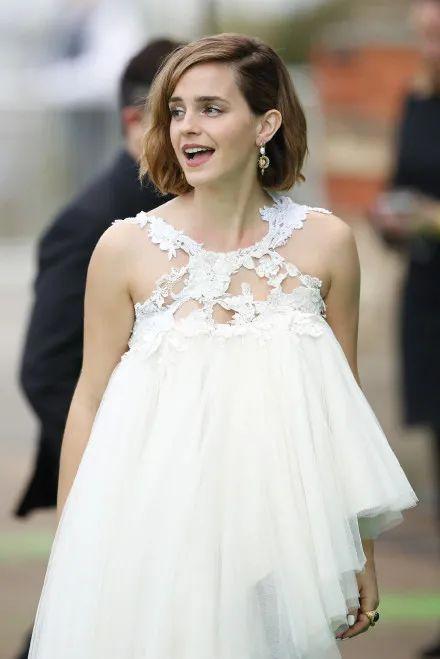 从《哈利波特》女主到迪士尼公主，艾玛沃特森果然是90后童年女神