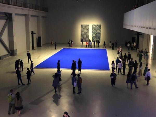 现场｜一个通向“克莱因蓝”的世界，仿佛海洋与天空