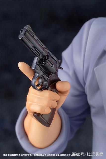 《城市猎人》套西装拿爱枪的冴羽獠来啦！