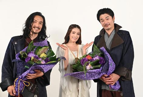 假面骑士圣刃：4位王剑战力排行，索菲亚即便三位一体，依旧垫底