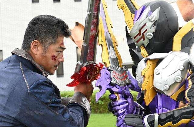 假面骑士圣刃：上条大地不愧是最强剑士，差点终结圣刃的故事！