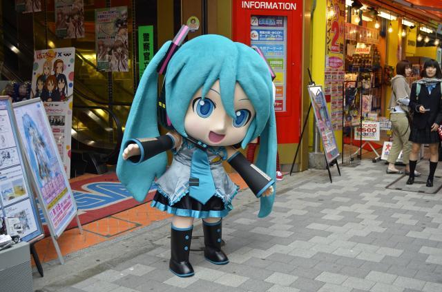 阿宅当上市长了！日本市长改造公车为JK痛车，还意图打造御宅圣地