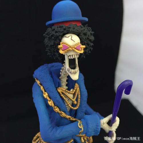 海贼王奇葩手办：路飞、罗双双化身少女；香克斯换脸山贼王