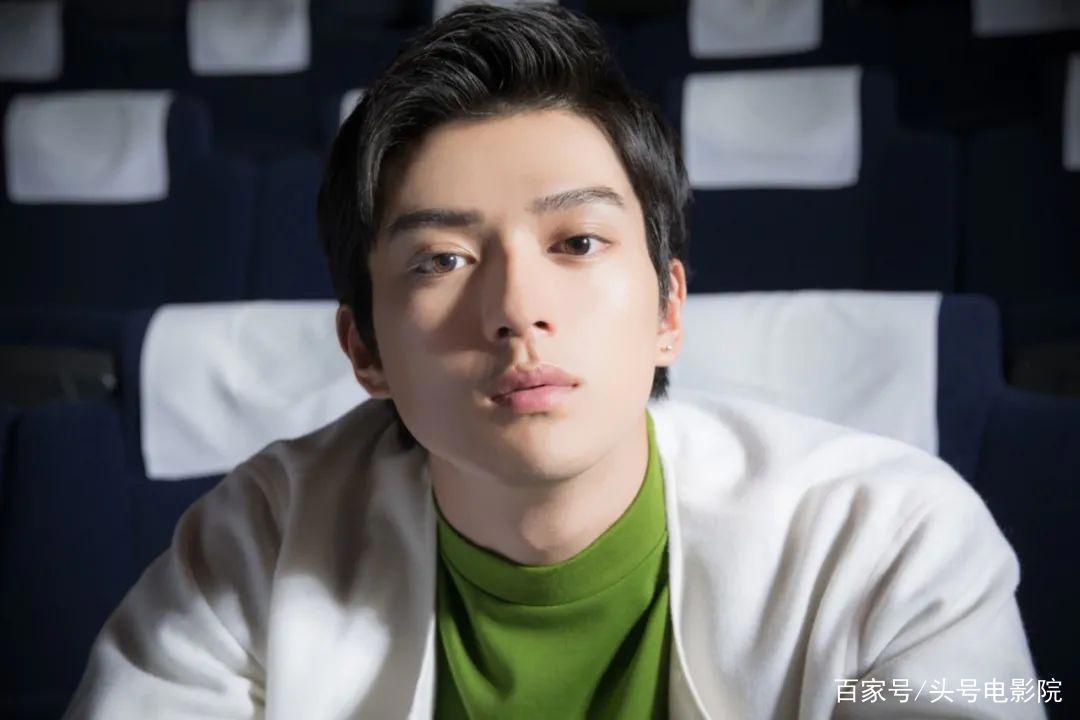 《圣斗士星矢》真人主演曝光！24岁帅气秀肌肉，原来是雄霸的儿子