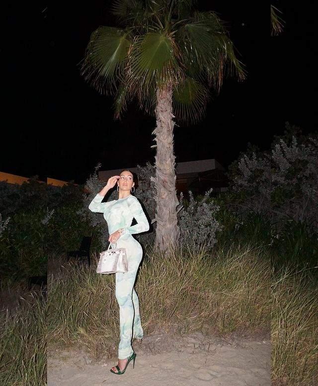 C罗元旦晒全家福！乔治娜穿伦巴舞裙超性感，C罗真有福！