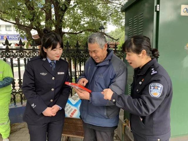 定制窗花？爱心全家福？衢州府山派出所为辖区群众送福上门
