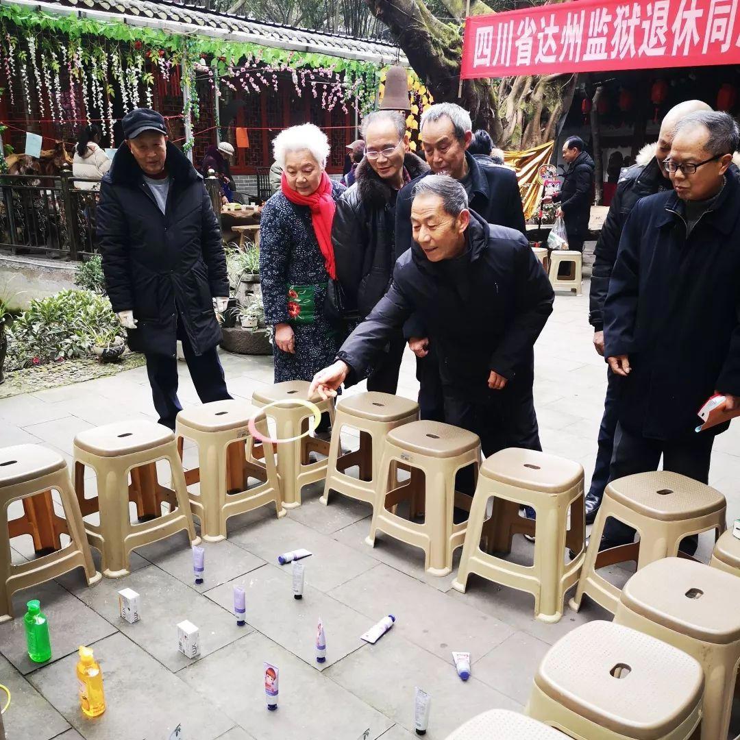 点击这张全家福，让你活力满满过福年！