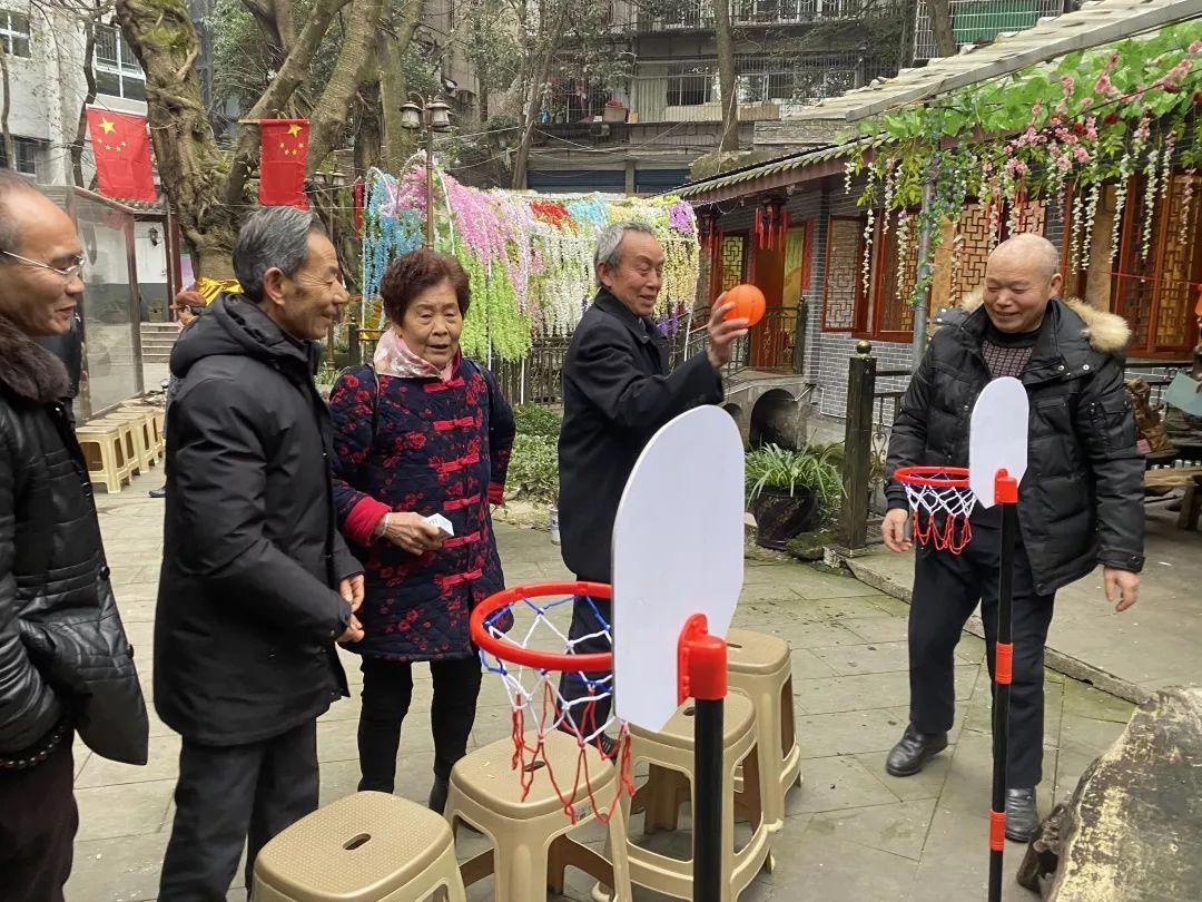 点击这张全家福，让你活力满满过福年！