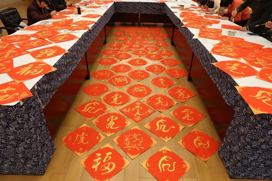 开箱送福！春联、门贴、全家福……虎年福利来咯→