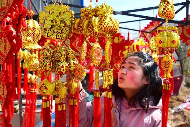 外眼看山东·央媒一周图片撷英｜新春港口生产忙
