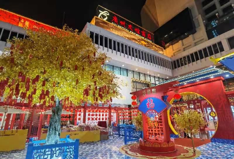 广州各大商场张灯结彩，斗潮玩斗美照斗虎运