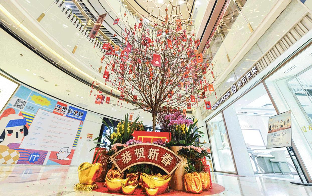 广州各大商场张灯结彩，斗潮玩斗美照斗虎运