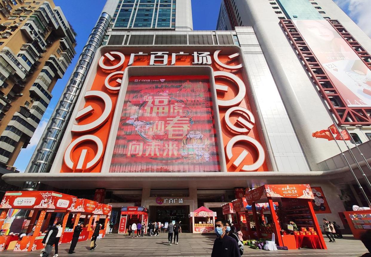 广州各大商场张灯结彩，斗潮玩斗美照斗虎运