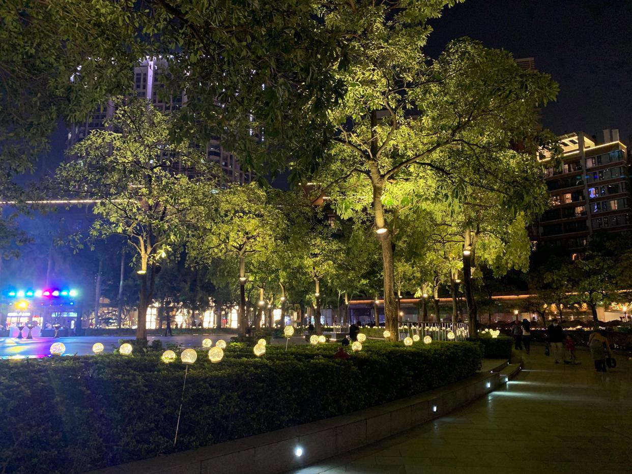 广州各大商场张灯结彩，斗潮玩斗美照斗虎运