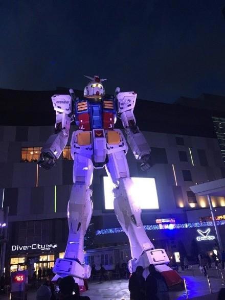 高达：一比一18.03米自由高达像落户上海，高达将出品真人电影