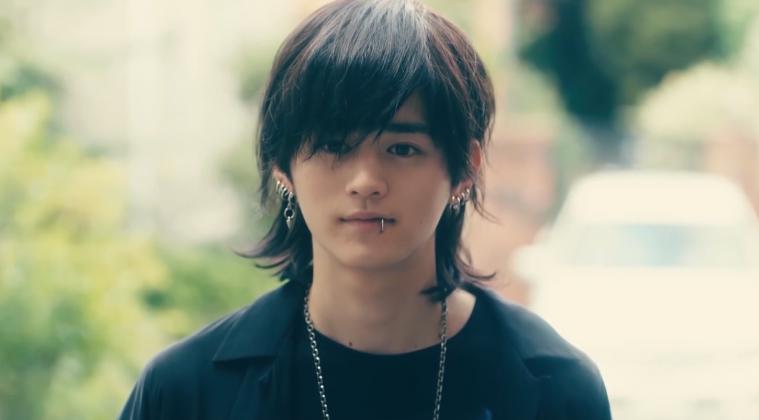 《堀与宫村》真人版引热议，堀京子妆容像职场女性，宫村身材走样