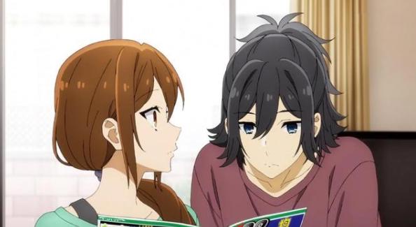 《堀与宫村》真人版引热议，堀京子妆容像职场女性，宫村身材走样