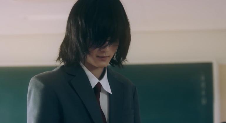 《堀与宫村》真人版引热议，堀京子妆容像职场女性，宫村身材走样