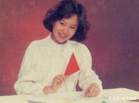 鞠萍姐姐三十年前旧照曝光，笑容甜美亲和力足，金龟子与其同岁