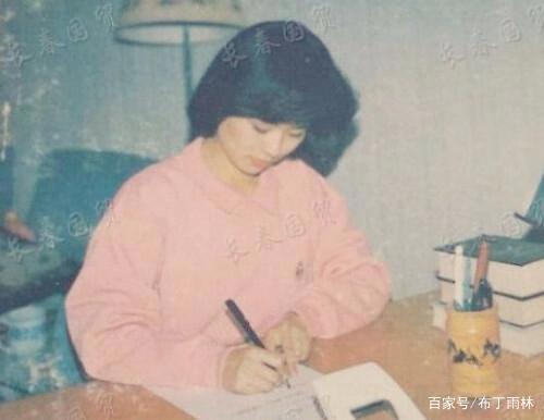 鞠萍姐姐三十年前旧照曝光，笑容甜美亲和力足，金龟子与其同岁