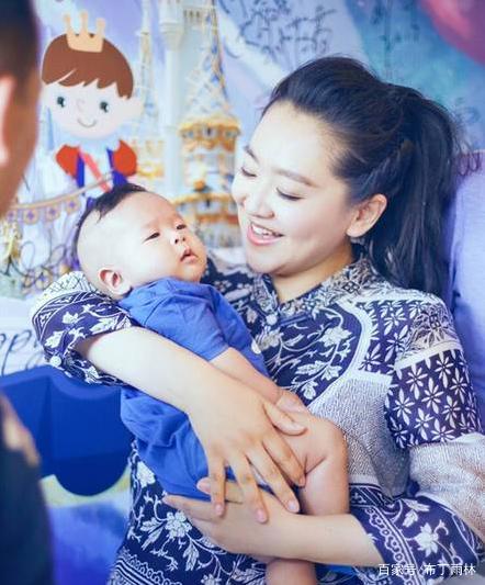 鞠萍姐姐三十年前旧照曝光，笑容甜美亲和力足，金龟子与其同岁