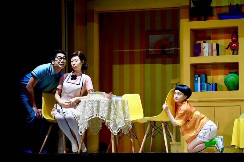“大头儿子”走上舞台穿越“平行世界”实现两代人平等对话