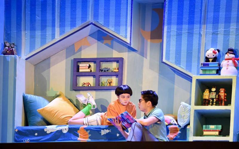 “大头儿子”走上舞台穿越“平行世界”实现两代人平等对话