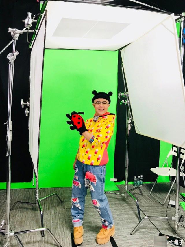 回忆杀！52岁金龟子带着老公女儿为动漫《金龟子》配音