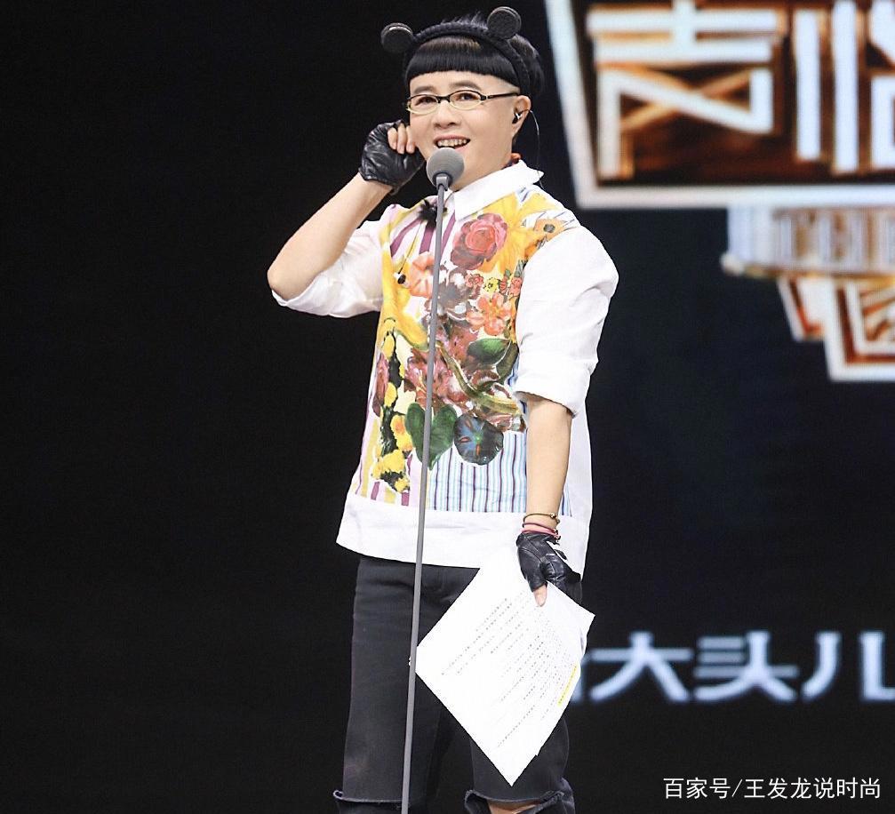 54岁金龟子穿上减龄和卡通衣服，几十年来真的是一心一意