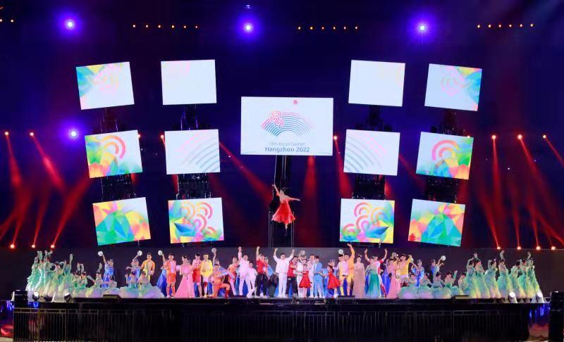 当王冰冰遇见滨滨！滨江再登央视直播～