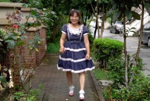 上海55岁公主裙阿姨冲上热搜！8年帮2000位残疾人做这件事…
