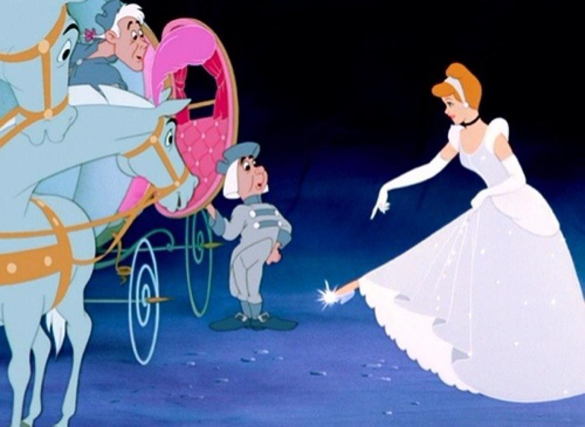 迪士尼狂热爱好者，花2万日元制作一条公主裙，为参加万圣节活动