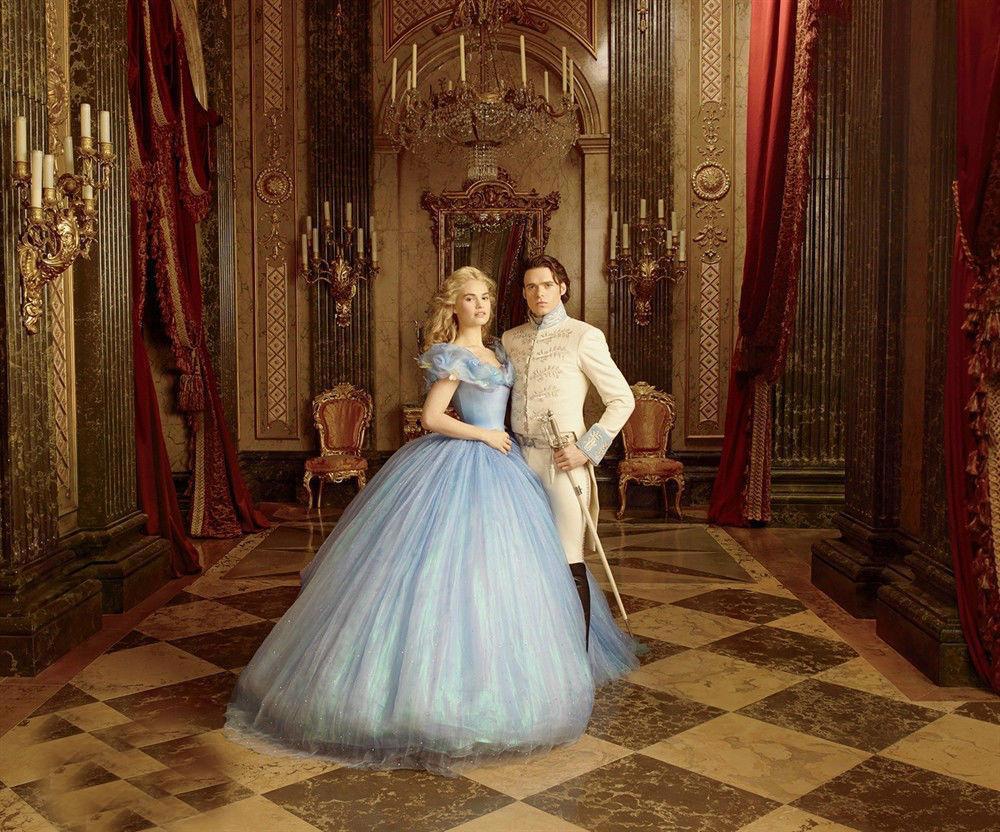 迪士尼狂热爱好者，花2万日元制作一条公主裙，为参加万圣节活动