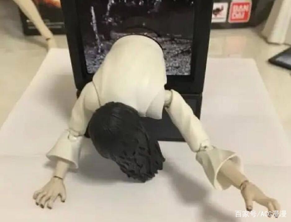 贞子终于出手办了，看到正脸后，一年的笑点有了