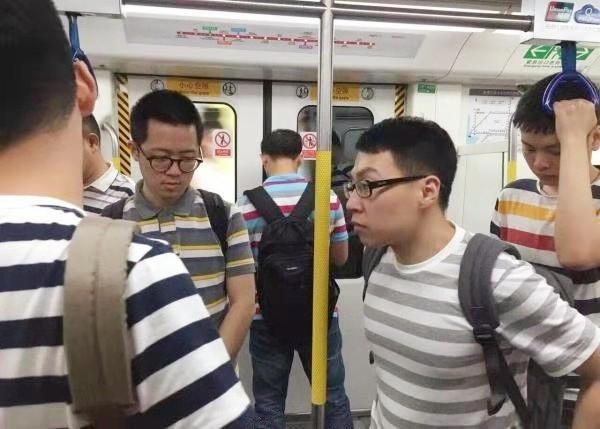 搞笑图片：终于知道他为什么喜欢夜跑了，某晚“一只鞋底”的收获