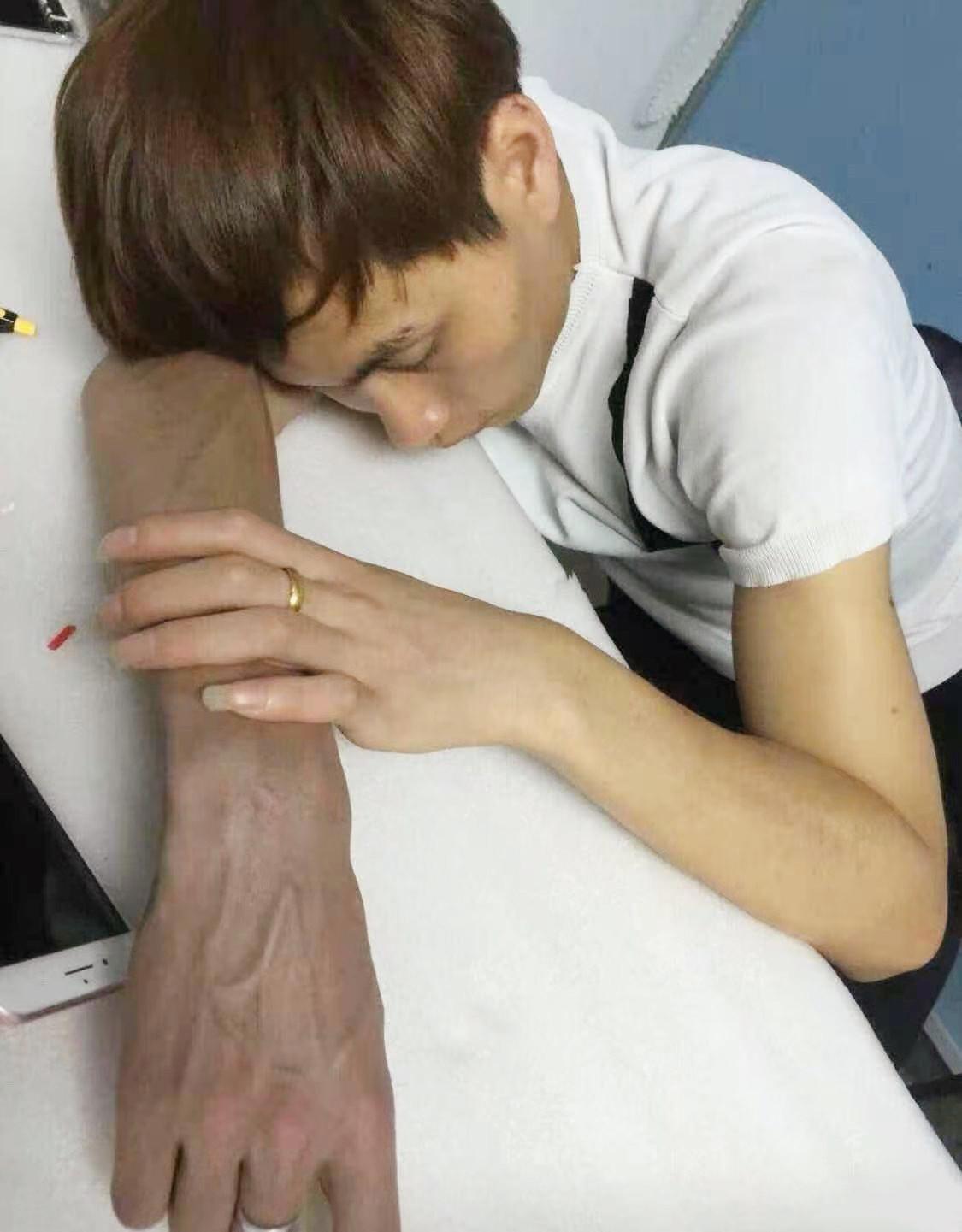 搞笑图片：终于知道他为什么喜欢夜跑了，某晚“一只鞋底”的收获