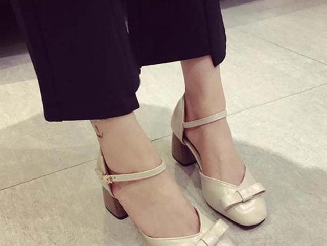 鞋越臭钱越多！网店店主进小区盗50多只女鞋出售：买家就好这口