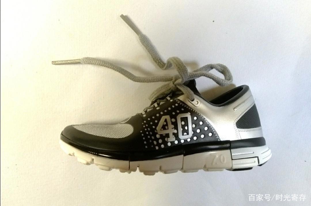 动漫手办模型周边：变形金刚威震天成了一只会变形的鞋子