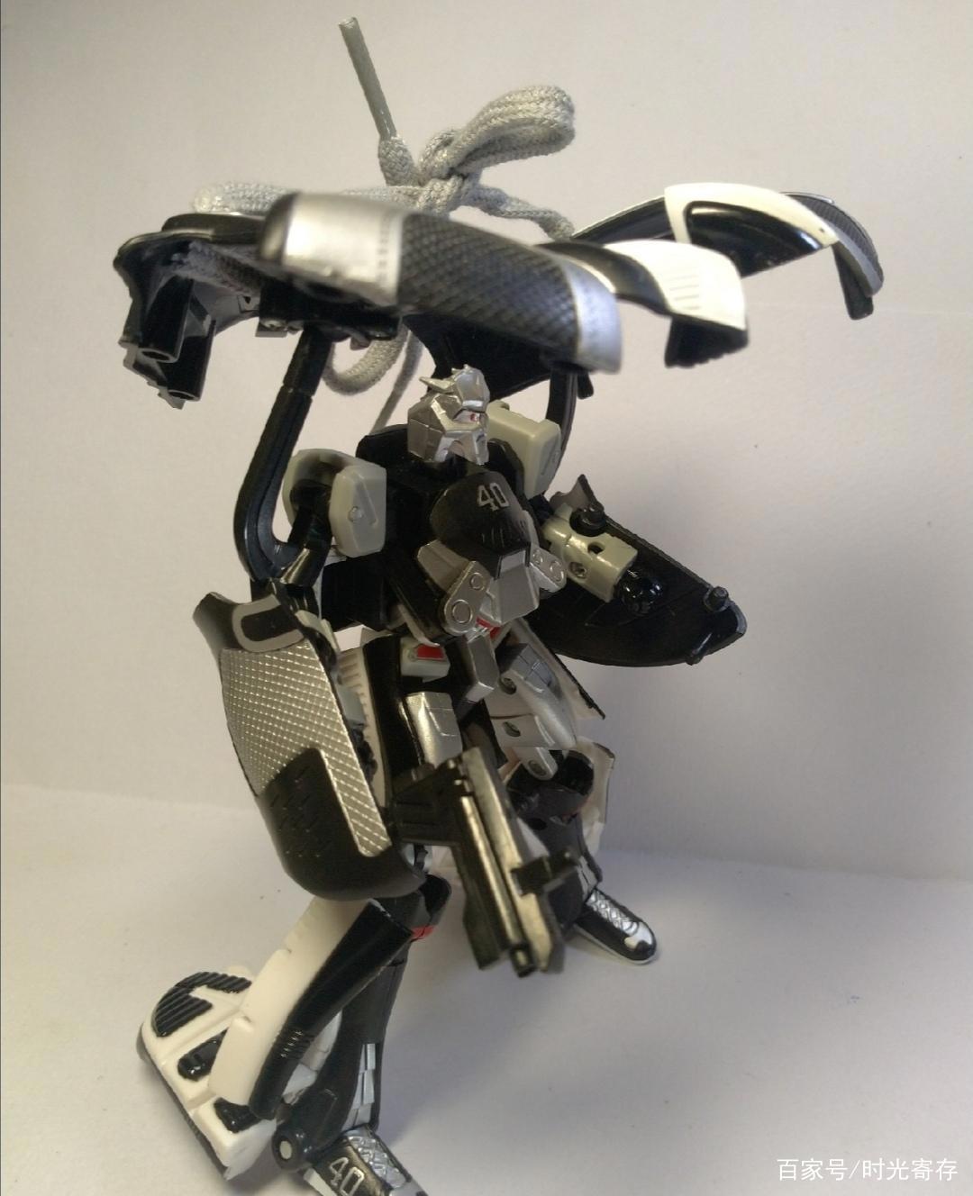 动漫手办模型周边：变形金刚威震天成了一只会变形的鞋子